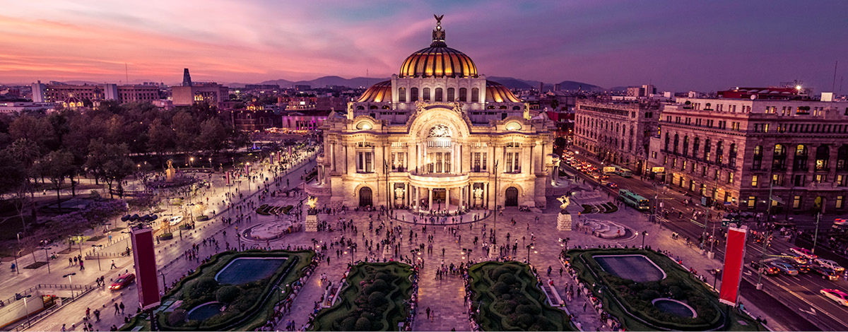 Palacio de Bellas Artes building in Mexico City's downtown at twilight.