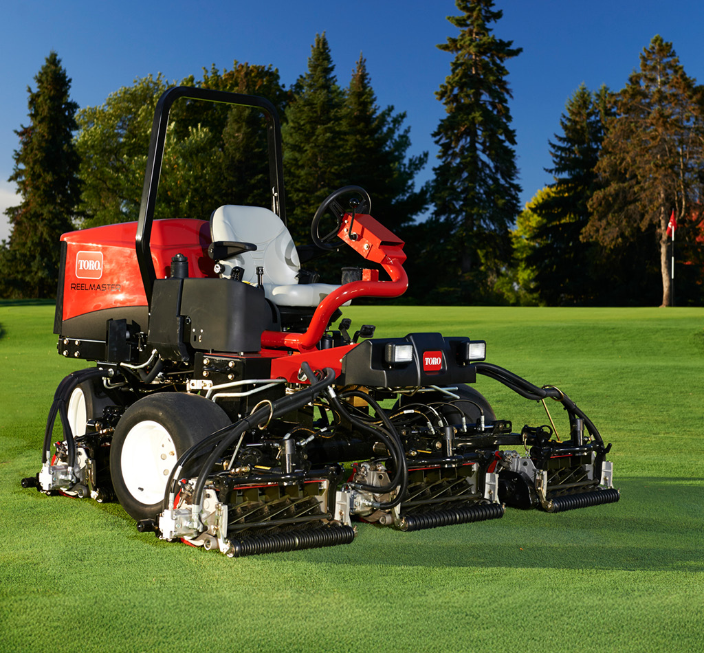 Photo of a Toro Reelmaster 3555-D mower on a golf course.