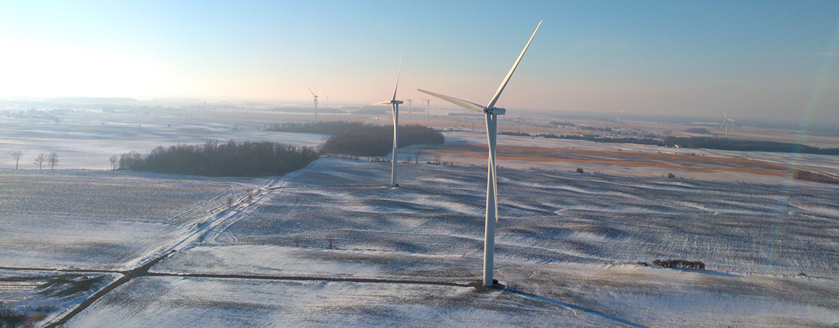 Image aérienne des éoliennes du projet éolien de Bornish en Ontario, Canada.