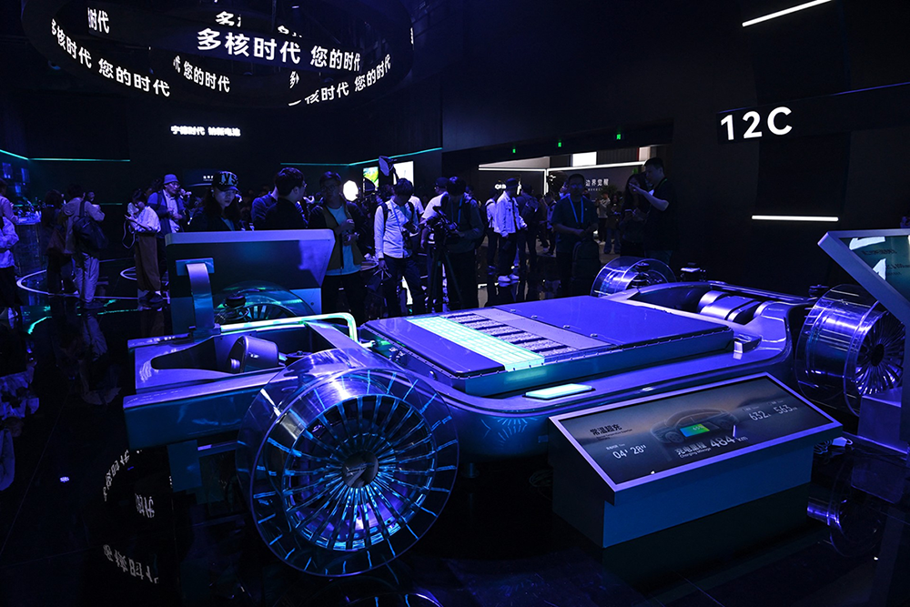 Concept display of a car chassis with battery at a conference, demostrating concept of fast-charge technology in car batteries by CATL.