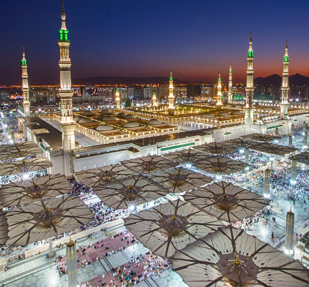 Sunset aerial view of the Prophet's Mosque in Medina, Saudi Arabia